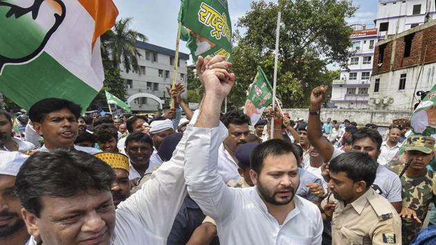 Bihar Opposition leaders Tejashwi Yadav and Kaukab Qadri shout slogans during Bharat Bandh protest in Patna on Monday.(PTI)