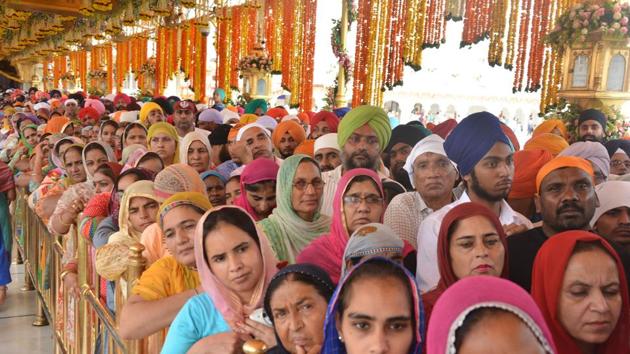 Written in Gurmukhi, the Granth Sahib comprise of nearly 7,000 hymns, with compositions of the Sikhs Gurus: Guru Nanak Dev, Guru Angad Dev, Guru Amar Das, Guru Ram Das, Guru Arjan Dev, Guru Tegh Bahadur and Guru Gobind Singh..
