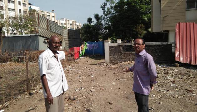 Residents of Kondhwa has been awaiting the construction of the sanctioned development plan road for a very long time, now. Innumerable demands and communications made with PMC’s road, building permissions and allied departments has not changed much. (HT Photo) Residents of Kondhwa has been awaiting the construction of the sanctioned development plan road for a very long time, now. Innumerable demands and communications made with PMC’s road, building permissions and allied departments has not changed much. (HT Photo)