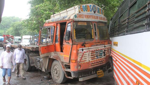 According to data furnished by the Bengal government, around 1,409 people were killed in 2,718 road accidents between January and March 2018 (HT File Photo/Representative image) According to data furnished by the Bengal government, around 1,409 people were killed in 2,718 road accidents between January and March 2018 (HT File Photo/Representative image)