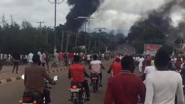 A smoke and fire are seen during a gas explosion in Lafia, Nigeria, September 10, 2018, in this image obtained from social media. (Reuters/Twitter/@FAUXHEMIAN_) A smoke and fire are seen during a gas explosion in Lafia, Nigeria, September 10, 2018, in this image obtained from social media. (Reuters/Twitter/@FAUXHEMIAN_)