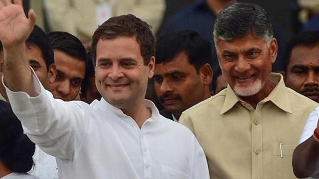 Congress party president Rahul Gandhi with TDP chief and Andhra Pradesh CM Chandrababu Naidu at HD Kumaraswamy’s swearing-in ceremony in Bengaluru on May 23, 2018.(AFP)