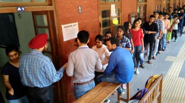 As many as 1.35 lakh students will decide the fate of 23 candidates in the Delhi University Students’ Union (DUSU) elections on Wednesday. Around 700 electronic voting machines (EVMs) have been installed in 52 centres, the results of which will be announced on September 13. (Sushil Kumar / HT Photo) As many as 1.35 lakh students will decide the fate of 23 candidates in the Delhi University Students’ Union (DUSU) elections on Wednesday. Around 700 electronic voting machines (EVMs) have been installed in 52 centres, the results of which will be announced on September 13. (Sushil Kumar / HT Photo)
