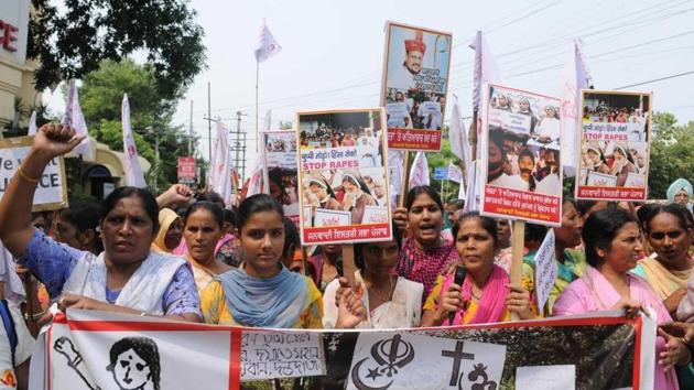 Janwadi Istri Sabha stages protest in Jalandhar on Wednesday. (HT Photo) Janwadi Istri Sabha stages protest in Jalandhar on Wednesday. (HT Photo)
