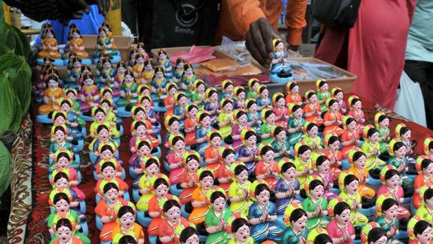 Gauri idols (Laxmi) kept at a stall for sale ahead of Ganeshotsav at Mandai in Pune. (HT PHOTO) 
