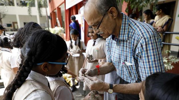 The students were taught easy techniques to make ecofriendly idols made up with clay at City International school, Satara for Ganeshotsav in Pune. (HT PHOTO) The students were taught easy techniques to make ecofriendly idols made up with clay at City International school, Satara for Ganeshotsav in Pune. (HT PHOTO)