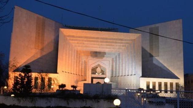 A Pakistani pedestrian walks past the Supreme Court building in Islamabad on February 21, 2018.(AFP FIle Photo)