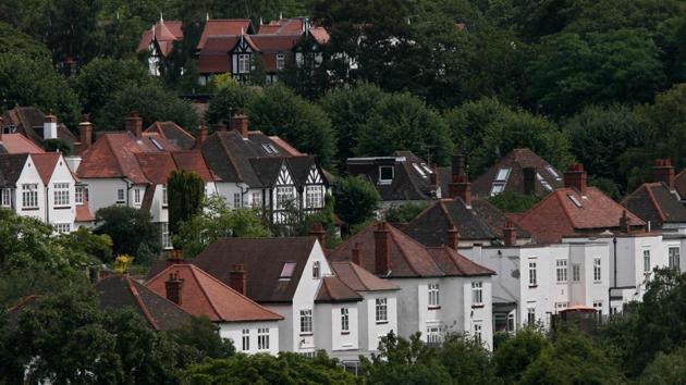 Homes are seen on Highgate Hill in London, UK, Thursday, July 19, 2007. (BLOOMBERG NEWS) Homes are seen on Highgate Hill in London, UK, Thursday, July 19, 2007. (BLOOMBERG NEWS)