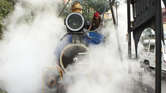 Darjeeling’s biggest tourist draw – the Darjeeling Himalayan Railway (DHR) or the toy train – has come to a grinding halt after labourers including those hired to work as firemen in the steam engines struck work over unpaid salaries. The workers stopped work from Tuesday, putting the brakes on the UNESCO World Heritage site railway. (Shutterstock) Darjeeling’s biggest tourist draw – the Darjeeling Himalayan Railway (DHR) or the toy train – has come to a grinding halt after labourers including those hired to work as firemen in the steam engines struck work over unpaid salaries. The workers stopped work from Tuesday, putting the brakes on the UNESCO World Heritage site railway. (Shutterstock)