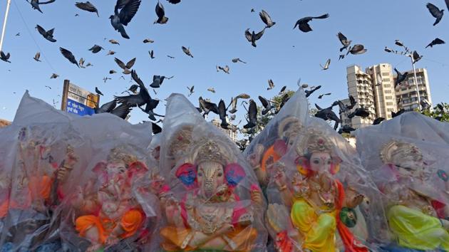 Ganesha idols lined up for sale during Ganesha Chaturthi Festival at Dadar, Mumbai, on Wednesday, September 12, 2018.(Satyabrata Tripathy/HT Photo) Ganesha idols lined up for sale during Ganesha Chaturthi Festival at Dadar, Mumbai, on Wednesday, September 12, 2018.(Satyabrata Tripathy/HT Photo)