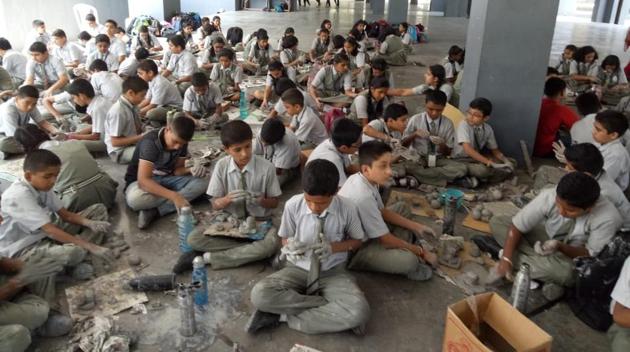 Environment Conservation Association and Pimpri-Chinchwad Municipal Corporation organises free training program to make ecofriendly Ganesh idols with clay in Nigidi, Pune. Students along with various members of different non-governmental organisations took part in the training. (HT PHOTO) Environment Conservation Association and Pimpri-Chinchwad Municipal Corporation organises free training program to make ecofriendly Ganesh idols with clay in Nigidi, Pune. Students along with various members of different non-governmental organisations took part in the training. (HT PHOTO)