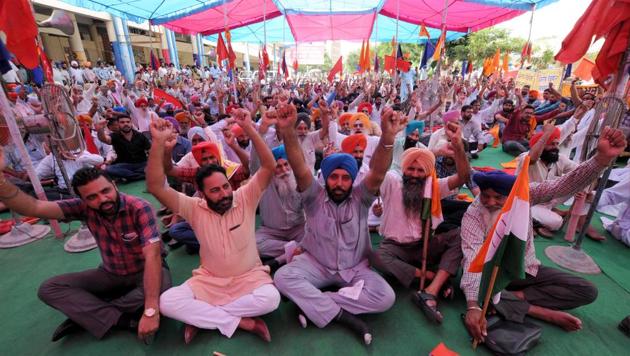 Members of Punjab Roadway Employees’ Joint Action Committee during the protest at Jalandhar on Thursday.(Pardeep Pandit/HT) Members of Punjab Roadway Employees’ Joint Action Committee during the protest at Jalandhar on Thursday.(Pardeep Pandit/HT)