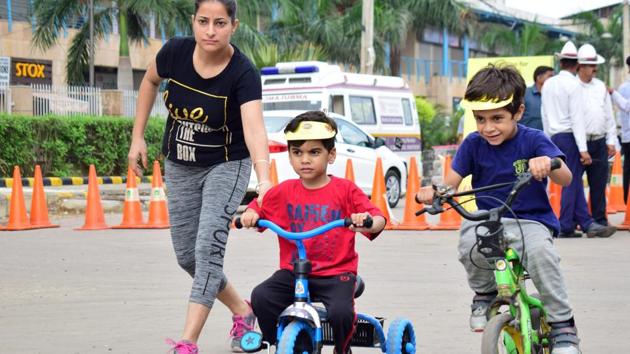 People participate on a Raahgiri Day, an event organised by MCG at Sector 50 in Gurugram, on Sunday, September 9, 2018. (Hindustan Times/HT Photo) People participate on a Raahgiri Day, an event organised by MCG at Sector 50 in Gurugram, on Sunday, September 9, 2018. (Hindustan Times/HT Photo)