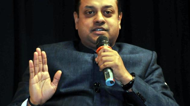 In an all-out attack against the Congress, the BJP on Thursday alleged that the previous UPA government had given a “sweet deal” to the beleaguered Kingfisher Airlines to keep it afloat and suggested that the airline was perhaps owned by the Gandhi family. The BJP leader was responding to Rahul Gandhi’s demand for a probe into Mallya’s claim that he had met Finance Minister Arun Jaitley before leaving India. (HT Archive) 