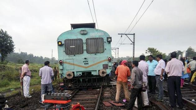 Railway employees inspect the tracks near Kasara on Friday. (HT PHOTO) Railway employees inspect the tracks near Kasara on Friday. (HT PHOTO)
