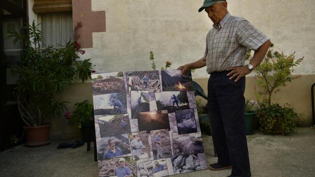 Nowadays, Lander “cooks” in each of these steaming hills around 1.5 tons of holm oak wood, watching them day and night: if they burn too fast, all will be reduced to ashes. But the size of these pyres used to be much bigger, according to Emilio Galdeano, 78, (pictured) who began making charcoal when he was still a teenager. (Alvaro Barrientos / AP) Nowadays, Lander “cooks” in each of these steaming hills around 1.5 tons of holm oak wood, watching them day and night: if they burn too fast, all will be reduced to ashes. But the size of these pyres used to be much bigger, according to Emilio Galdeano, 78, (pictured) who began making charcoal when he was still a teenager. (Alvaro Barrientos / AP)