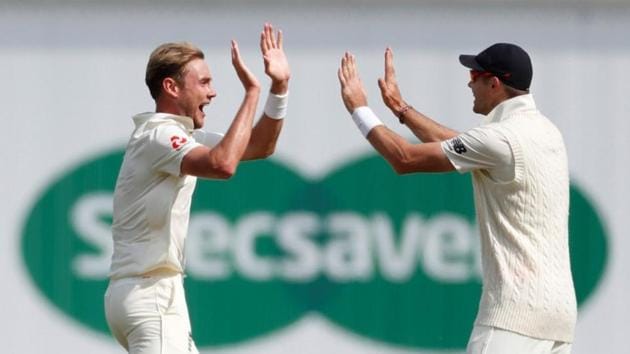 England's Stuart Broad (L) celebrates the wicket of India's Shikhar Dhawan (REUTERS) England's Stuart Broad (L) celebrates the wicket of India's Shikhar Dhawan (REUTERS)