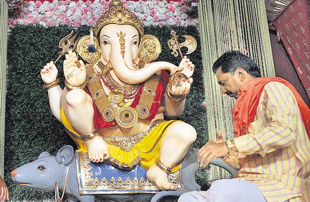 The Ganpati at Guruji Talim mandal, one of the ‘manache paanch’, was installed on Thursday after a procession that was taken out via Laxmi road.  (HT PHOTO) 