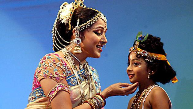 Hema Malini performing at the Pune Festival in 2005. (HT FILE PHOTO) Hema Malini performing at the Pune Festival in 2005. (HT FILE PHOTO)