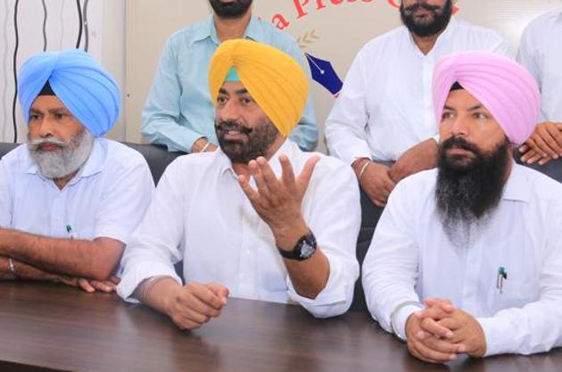 Aam Aadmi Party (AAP) legislator Nazar Singh Manshahia, who revolted against the party leadership last year to back Bholath MLA Sukhpal Singh Khaira, joined the Congress on Thursday. Aam Aadmi Party (AAP) legislator Nazar Singh Manshahia, who revolted against the party leadership last year to back Bholath MLA Sukhpal Singh Khaira, joined the Congress on Thursday.