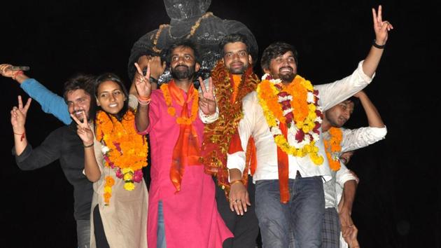 Winning ABVP candidates pose after results of DUSU elections were declared. (HT Photo) Winning ABVP candidates pose after results of DUSU elections were declared. (HT Photo)