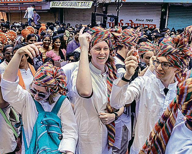 The walk takes the expats Ganpati mandal-hopping across the city while tracing the history of Pune’s heritage. (HT File Photo) The walk takes the expats Ganpati mandal-hopping across the city while tracing the history of Pune’s heritage. (HT File Photo)