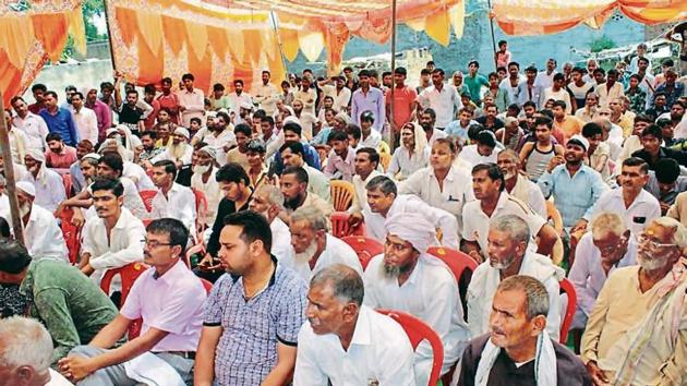 Farmers gathered to hand over their consent for the Jewar Airport at the Yamuna Expressway Industrial Development Authority office in Greater Noida on Saturday. (HT Photo) Farmers gathered to hand over their consent for the Jewar Airport at the Yamuna Expressway Industrial Development Authority office in Greater Noida on Saturday. (HT Photo)