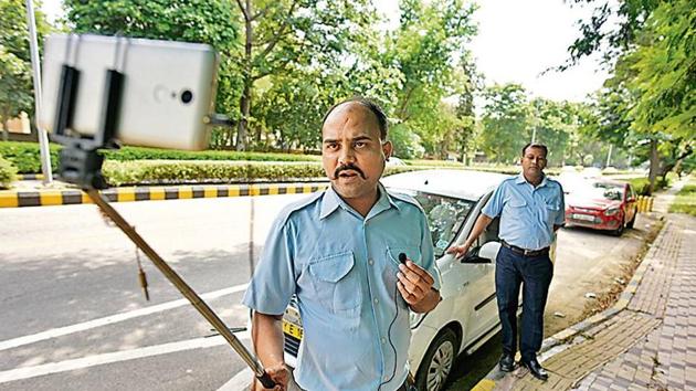 Vijay Singh, a cab driver and Youtuber who runs his channel “Driver Dost” on Youtube in New Delhi, India, on Thursday, September 13, 2018. (HT Photo) Vijay Singh, a cab driver and Youtuber who runs his channel “Driver Dost” on Youtube in New Delhi, India, on Thursday, September 13, 2018. (HT Photo)