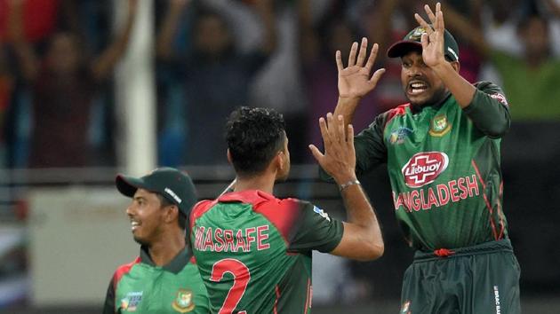 Bangladesh Cricket captain Mashrafe Mortaza (C) celebrates with teammate Mehidy Hasan Miraz (R). (AFP)