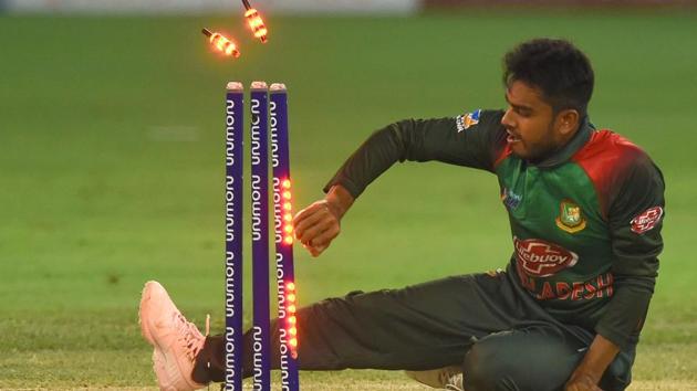 Sri Lankan batsman Dasun Shanaka (unseen) run out by Bangladesh cricketer Mehidy Hasan Miraz. (AFP) Sri Lankan batsman Dasun Shanaka (unseen) run out by Bangladesh cricketer Mehidy Hasan Miraz. (AFP)