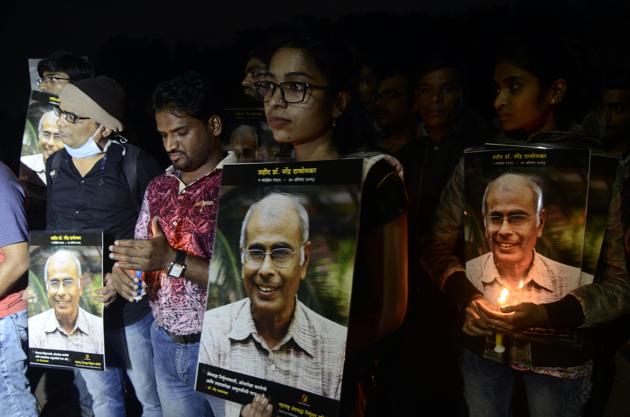 Pune, India - August 18, 2018: Andhashraddha Nirmulan Samiti volunteers lit up candles in the eve of 4th year completion of Dr Narendra Dabholkar murder at Shinde bridge in Pune, India, on Sunday, August 19, 2018. (Photo by Ravindra Joshi)(HT Photo)