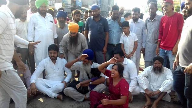 The victim’s kin protesting in Batala on Sunday. (HT Photo) The victim’s kin protesting in Batala on Sunday. (HT Photo)