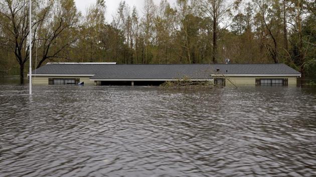 Rising flood waters approach the roof of a home in the aftermath of Hurricane Florence, in Leland, North Carolina, US, on September 16, 2018.(Reuters Photo) Rising flood waters approach the roof of a home in the aftermath of Hurricane Florence, in Leland, North Carolina, US, on September 16, 2018.(Reuters Photo)