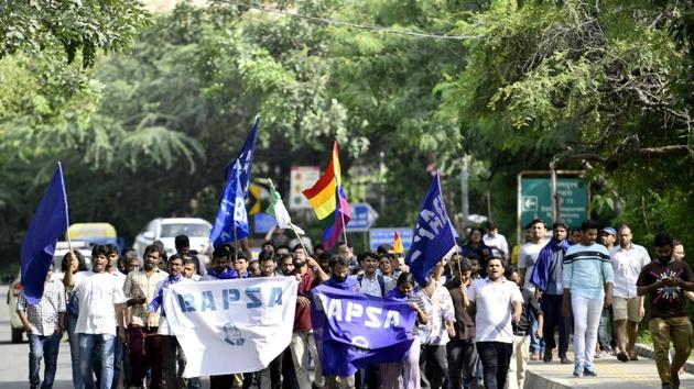 Supporters of United Left shout slogans during a march after Jawaharlal Nehru University Student Union (JNUSU) election result, at Jawaharlal Nehru University, in New Delhi. (HT Photo) Supporters of United Left shout slogans during a march after Jawaharlal Nehru University Student Union (JNUSU) election result, at Jawaharlal Nehru University, in New Delhi. (HT Photo)