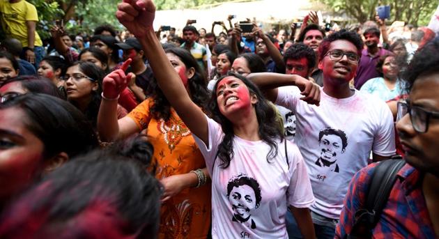 This is the second incident of the two groups clashing on campus, the last being on Saturday ahead of counting, which was suspended after election authorities cited “forcible entry” and “attempts to snatch away ballot boxes”. (Amal KS/HT Photo) This is the second incident of the two groups clashing on campus, the last being on Saturday ahead of counting, which was suspended after election authorities cited “forcible entry” and “attempts to snatch away ballot boxes”. (Amal KS/HT Photo)