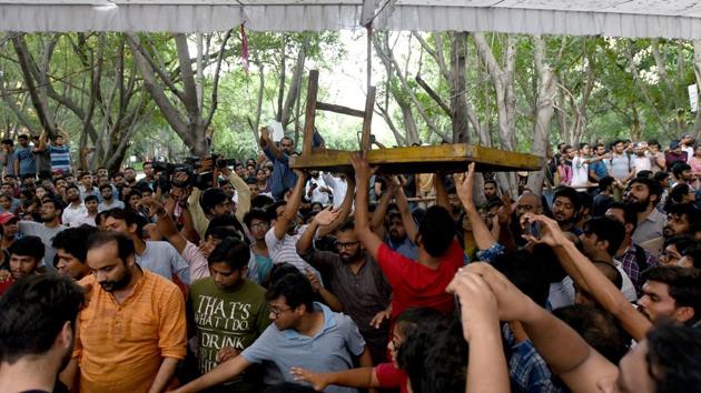 Clashes at the counting centre at the Jawaharlal Nehru University in New Delhi. (Amal KS/HT File Photo) Clashes at the counting centre at the Jawaharlal Nehru University in New Delhi. (Amal KS/HT File Photo)