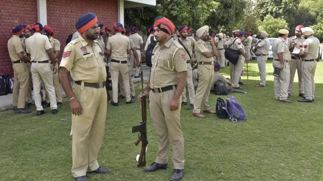 Police personnel being assigned their duties for Panchayat Elections at GNPS school Sarabha Nagar in Ludhiana.(Gurpreet Singh/HT)