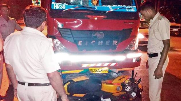 A view of the truck that hit the police patrol motorcycle; (below) special police officer Sanjay Singh, who succumbed to his injuries at a private hospital in Sector 56 Monday morning.(HT Photo)