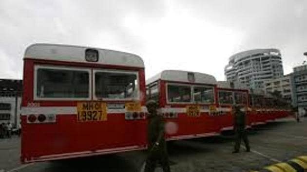 Taxi and auto union leaders, however, said this will force commuters to walk the extra mile. “As per the rule, stands should be 15m away from bus stops,” said AL Quadros, leader of Mumbai Taximens Union.(HT File Photo)