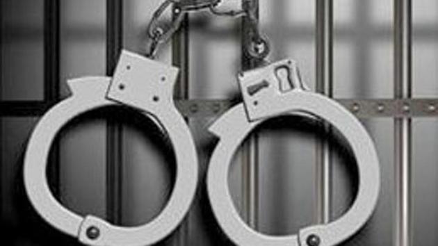 The arrested Maoist pushed the police personnel escorting him and escaped after scaling the boundary wall of the court. The arrested Maoist pushed the police personnel escorting him and escaped after scaling the boundary wall of the court.