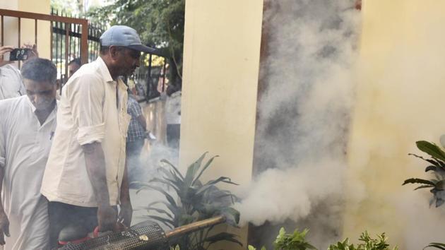 A field worker fogs for mosquitoes in Okhla Shaheen Bagh, in New Delhi, India. (HT File Photo) A field worker fogs for mosquitoes in Okhla Shaheen Bagh, in New Delhi, India. (HT File Photo)