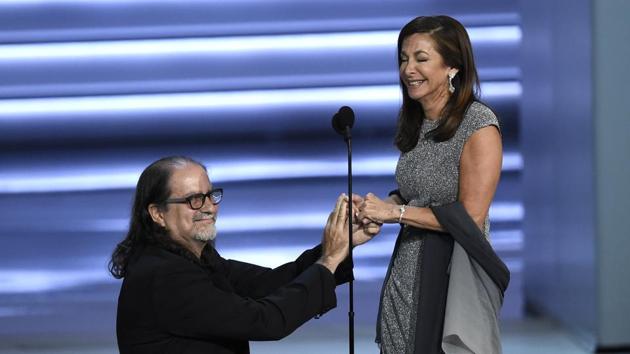 Glenn Weiss proposes to Jan Svendsen at the 70th Primetime Emmy Awards on Monday on September 17, 2018 at the Microsoft Theater in Los Angeles.(Chris Pizzello/Invision/AP)