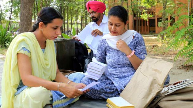 According to the state election commission, a total of 354 people will be elected to zila parishads, while 2,900 to panchayat samitis. 50 per cent seats have been reserved for women candidates each in zila parishads and panchayat samitis.  (Sanjeev Kumar/HT) 
