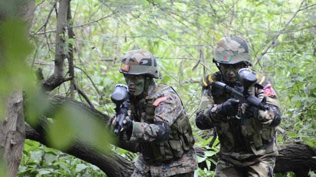 Troops during the jungle lane shooting range exercise at Milex 2018.  (Ravindra Joshi/HT PHOTO) 