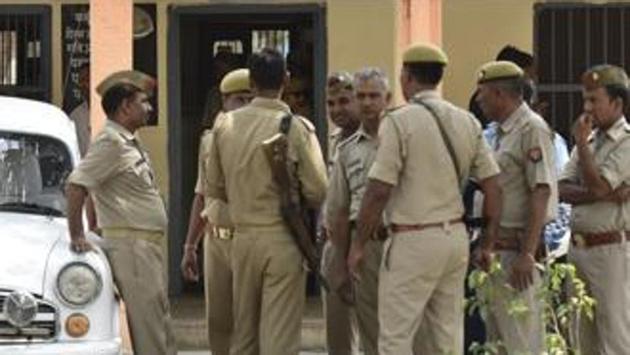 Amit Modi and Sunil Gehlot of ABA Corp and four constables have been booked under the IPC sections for attempt to murder, voluntarily causing hurt, rioting and breach of peace by the Noida Phase 3 police station.(HT FILE PHOTO)