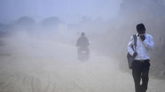 Noida and greater Noida has been suffering from air pollution due to dust and debris in the air due to on-going construction at different sites in the city where environment laws are being openly flouted, in Noida, India, on Friday, November 17, 2017.(HT File Photo)