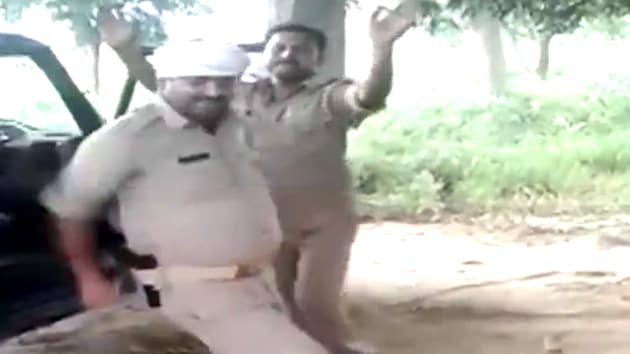 The police have identified the constables in the video as as Brajesh Kumar, Subodh and Kuldeep. (Screenshot)