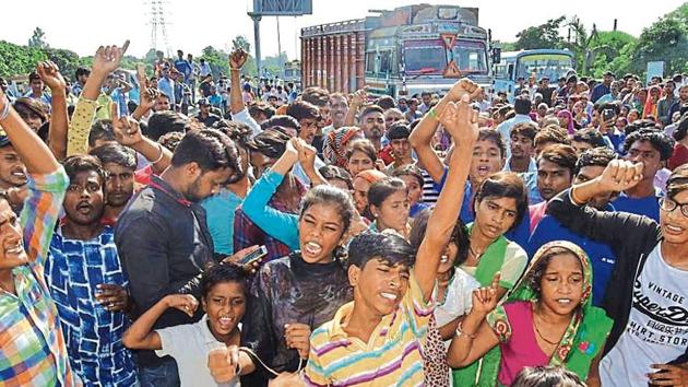 Residents from the 15-year-old stabbing victim’s village blocking traffic on the Zirakpur-Kalka highway near Sector 21, Panchkula, on Tuesday. The protest led to traffic snarls for an hour.(HT photo) Residents from the 15-year-old stabbing victim’s village blocking traffic on the Zirakpur-Kalka highway near Sector 21, Panchkula, on Tuesday. The protest led to traffic snarls for an hour.(HT photo)