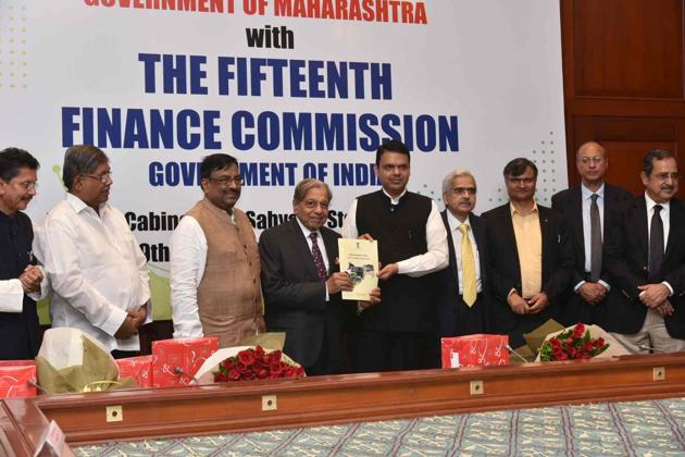 CM Devendra Fadnavis with the members of the 15th Finance Commission on Wednesday.(HT Photo)