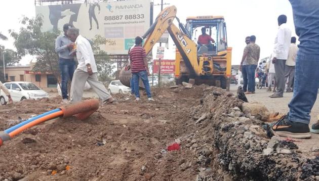 Road-widening work in progress from Shreyas Mangal Karyalay on Ahmednagar road to Wagholi. (HT PHOTO) Road-widening work in progress from Shreyas Mangal Karyalay on Ahmednagar road to Wagholi. (HT PHOTO)